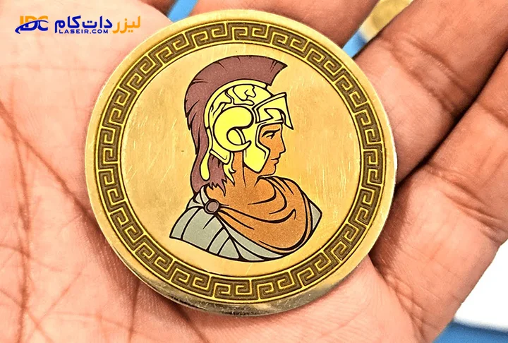 حکاکی رنگی روی طلا