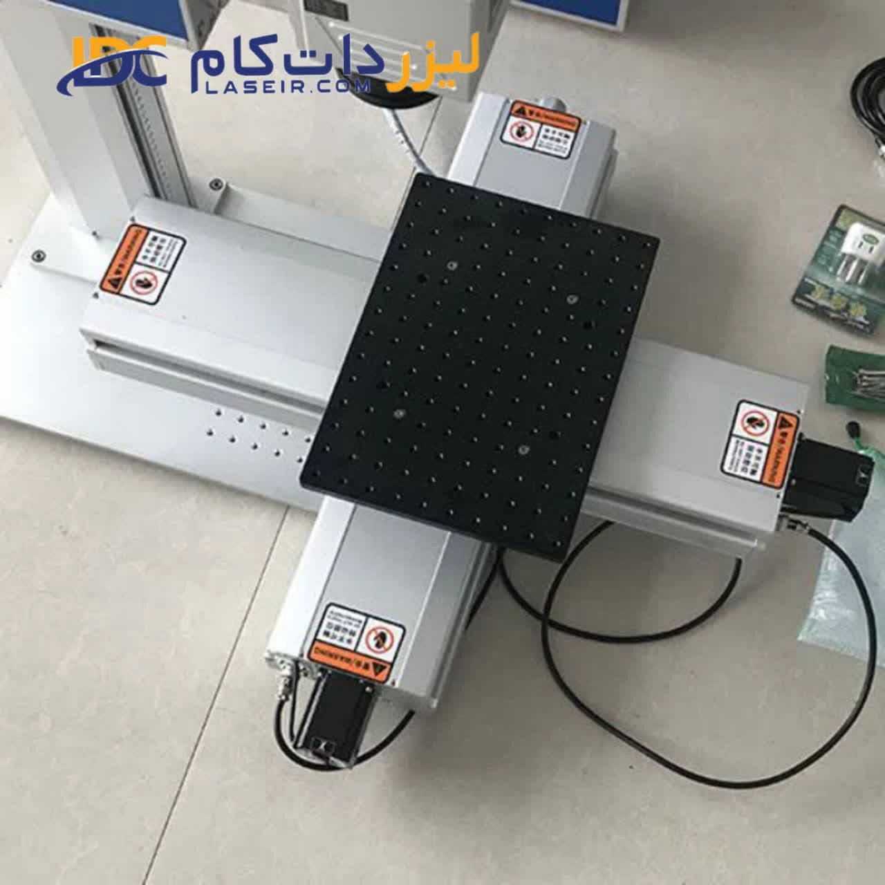 دستگاه لیزر فایبر با میز متحرک XY