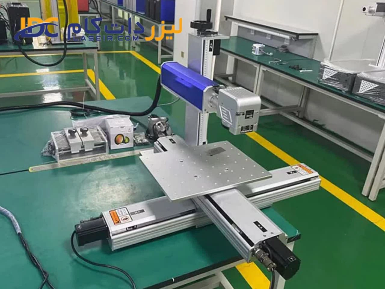 دستگاه لیزر فایبر با میز متحرک XY