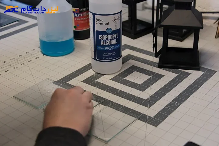 حکاکی روی شیشه با لیزر