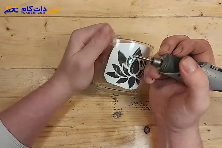 حکاکی شیشه با لیزر